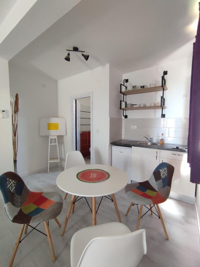 Oleander Apartment In Pakoštane Εξωτερικό φωτογραφία