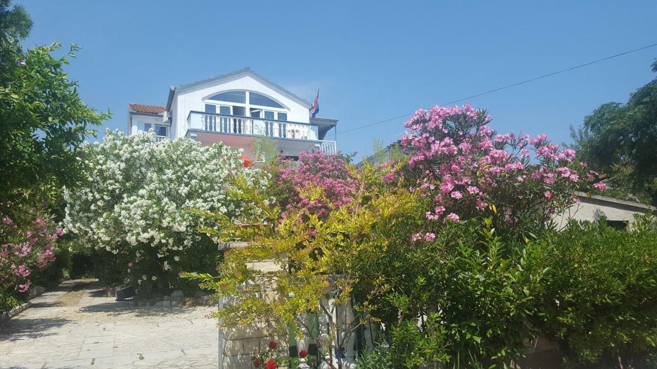 Oleander Apartment In Pakoštane Εξωτερικό φωτογραφία